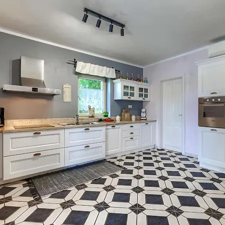 Wruss By Interhome בית נופש Nedeščina