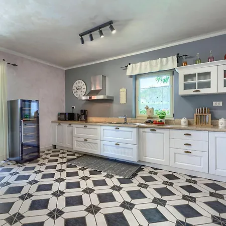 Wruss By Interhome בית נופש Nedeščina